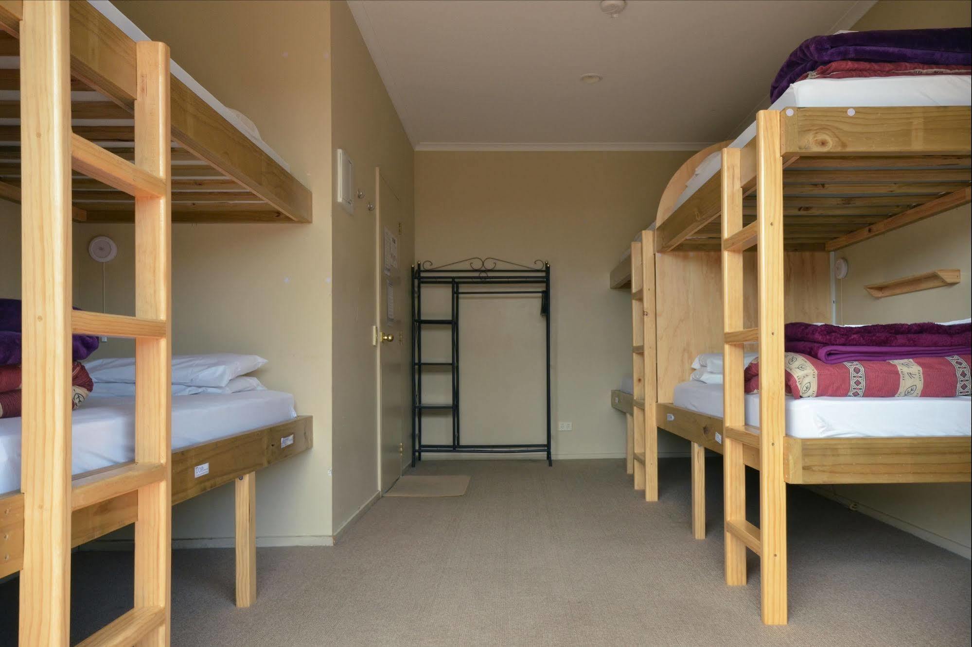 The Prince Albert Backpackers & Bar Нелсън Екстериор снимка