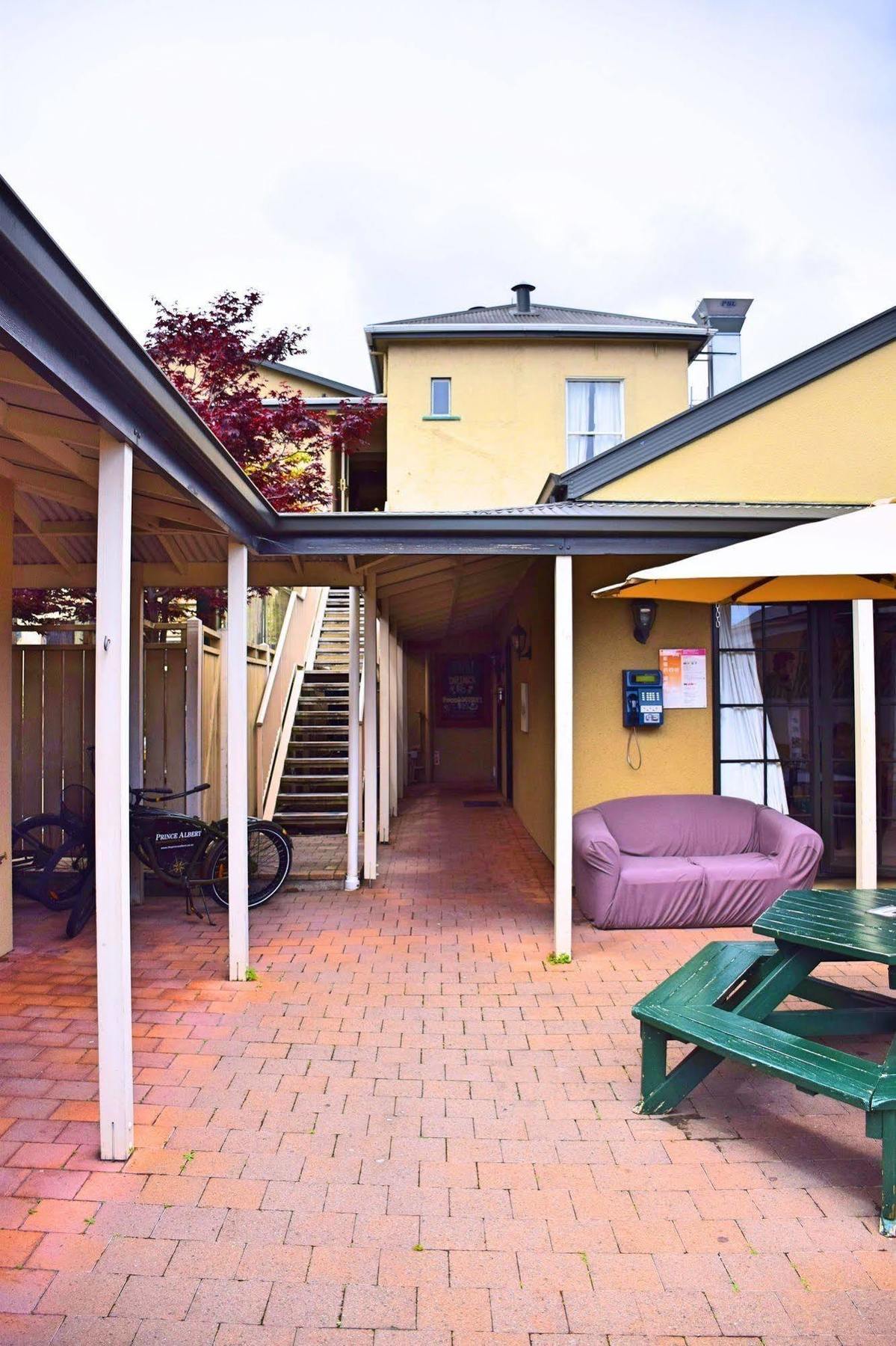 The Prince Albert Backpackers & Bar Нелсън Екстериор снимка